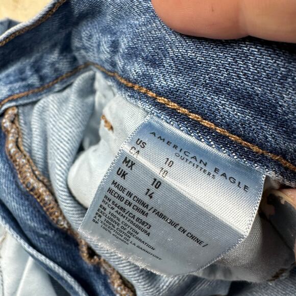 American Eagle Mom Short High Waisted Blue Medium Wash Denim Jean Shorts 10 - Picture 10 of 13
